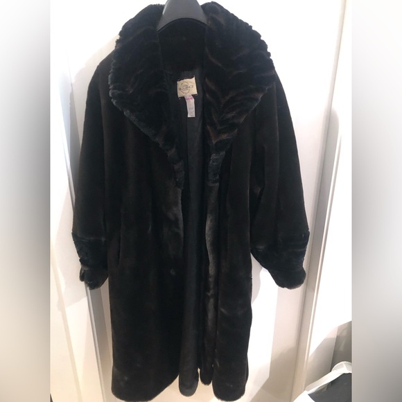 SEQUENCE FUR COAT - OVERSIZED XL - Picture 15 of 15